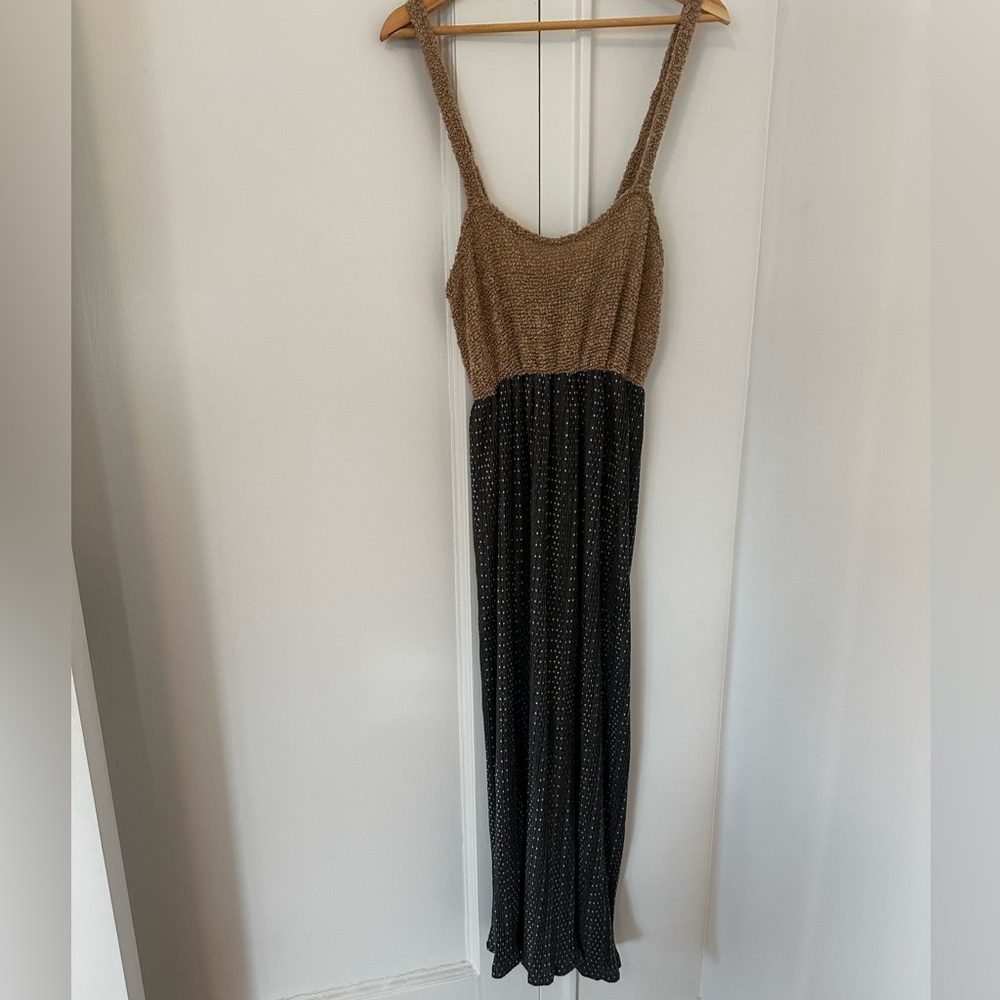 Chic Two-Tone Maxi Dress